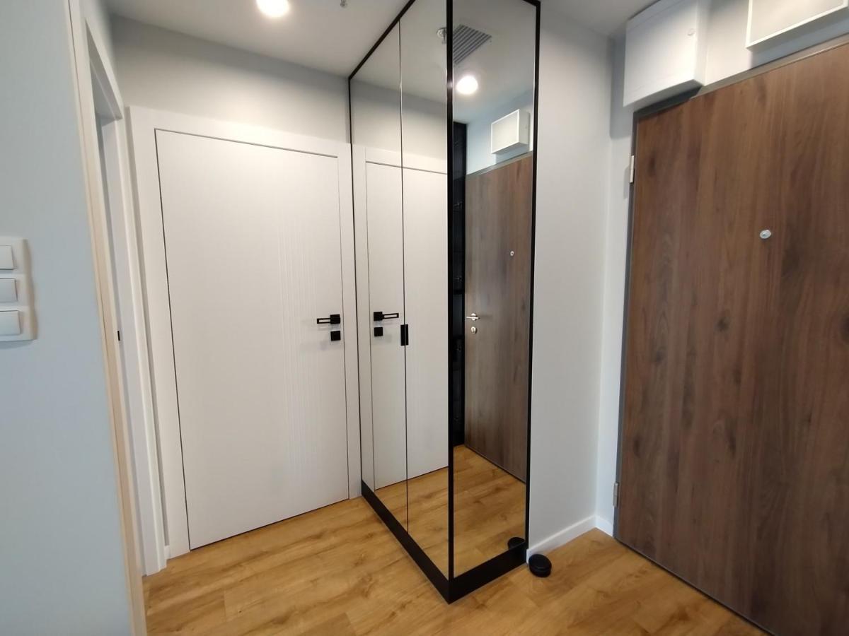 Wola Tower Deluxe Separate Bedroom With Free Garage - By Perfect Apart 华沙 外观 照片
