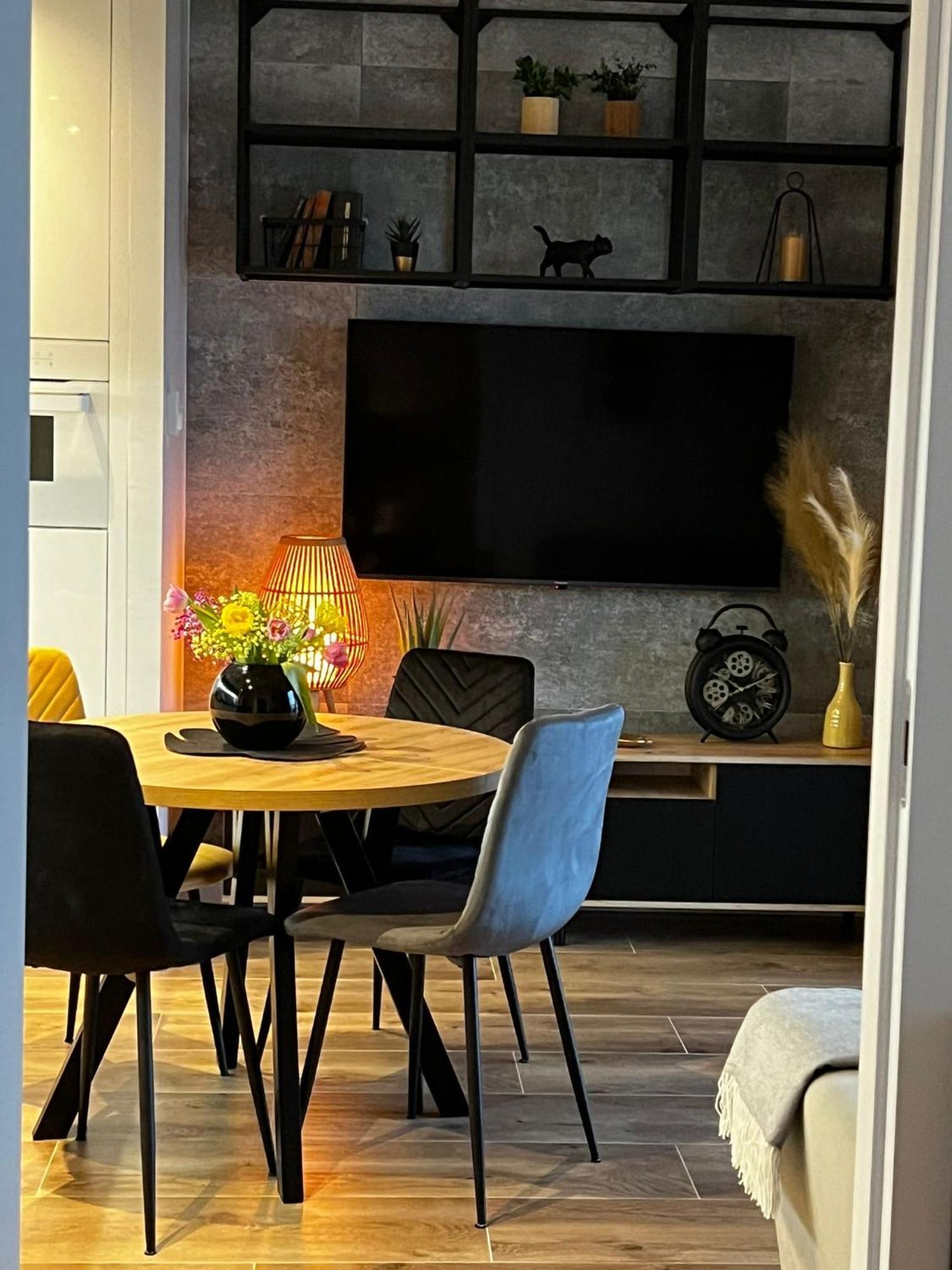 Wola Tower Deluxe Separate Bedroom With Free Garage - By Perfect Apart 华沙 外观 照片
