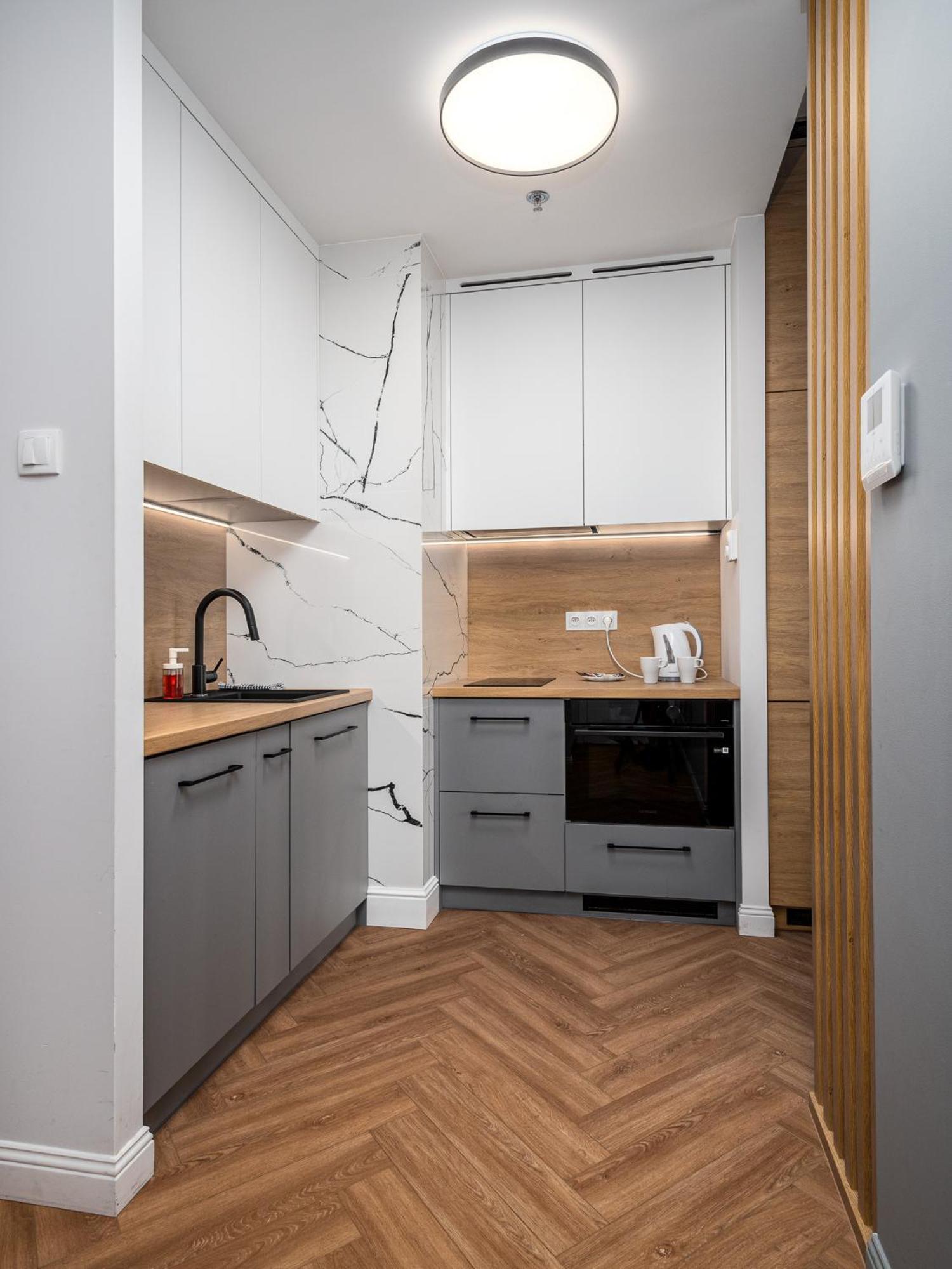 Wola Tower Deluxe Separate Bedroom With Free Garage - By Perfect Apart 华沙 外观 照片