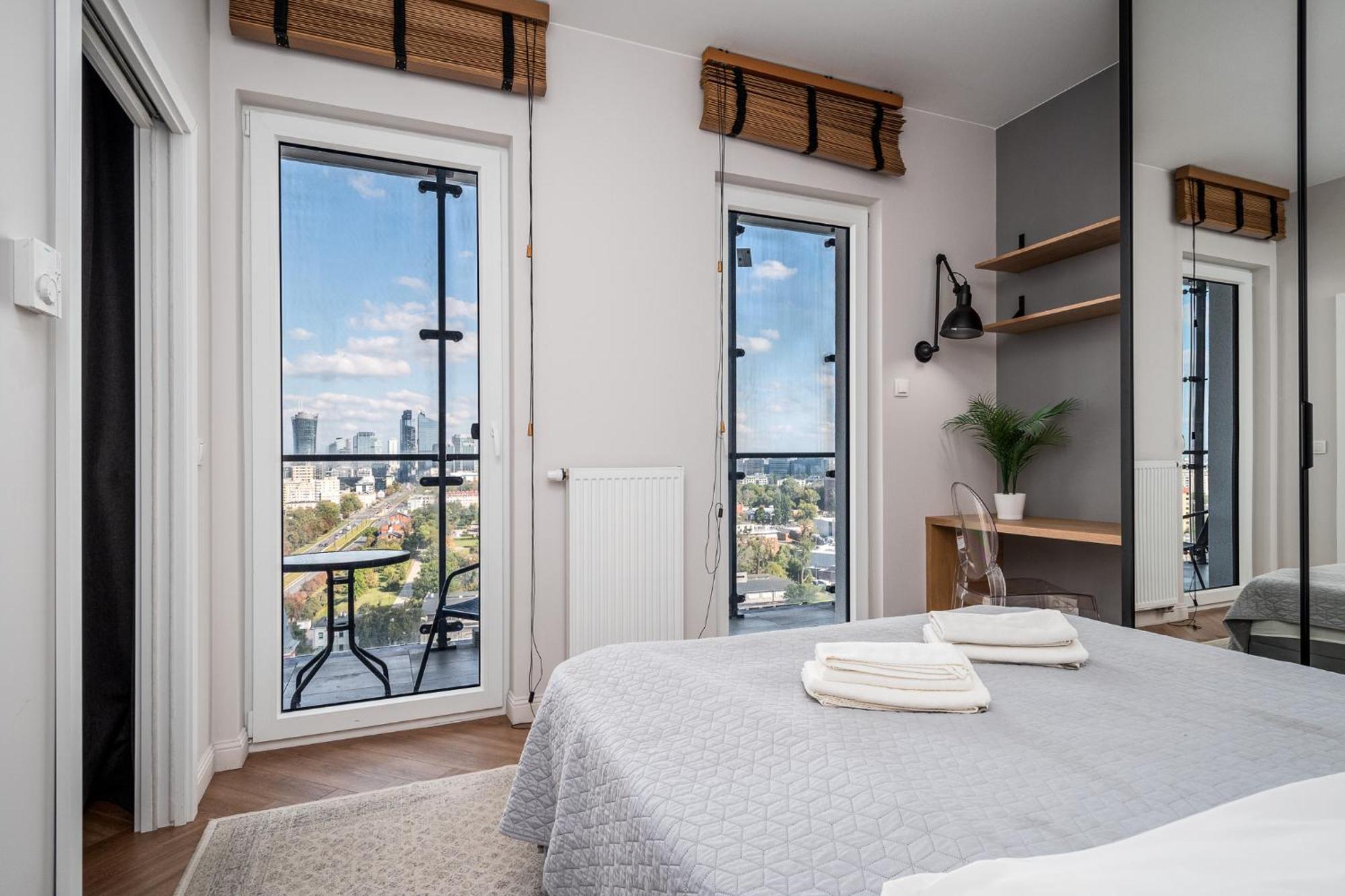 Wola Tower Deluxe Separate Bedroom With Free Garage - By Perfect Apart 华沙 外观 照片