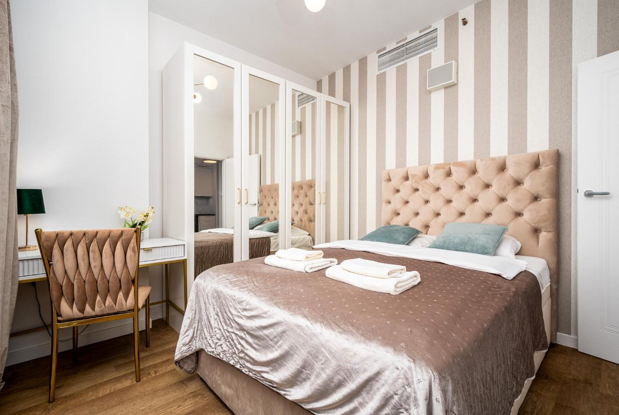 Wola Tower Deluxe Separate Bedroom With Free Garage - By Perfect Apart 华沙 外观 照片